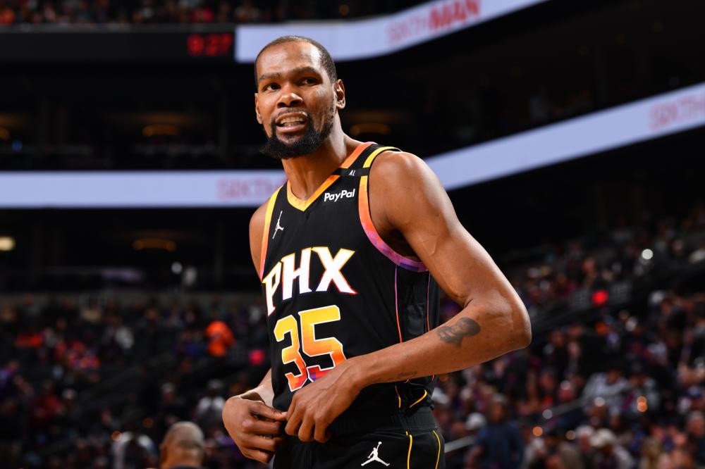 波杰姆斯基展现卓越传球技巧，助力巴特勒得分（波杰姆斯基妙传不断，巴特勒高效取分）