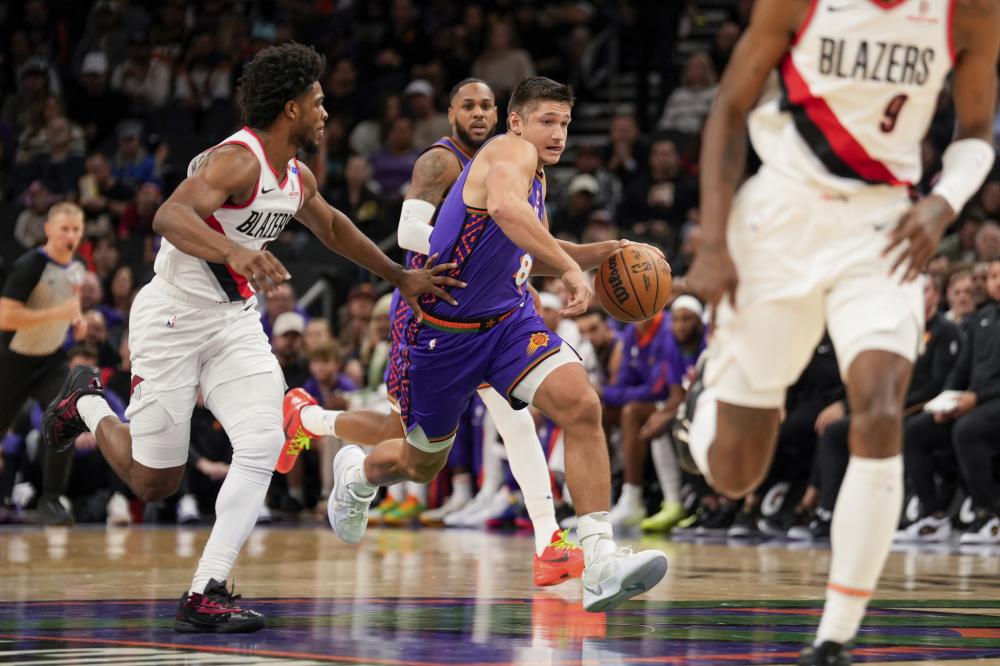 卡马文加社媒晒照：与队长维尼修斯的合照