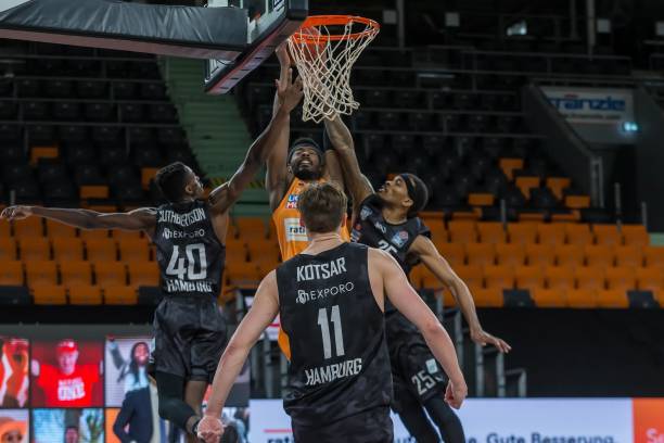 [NBA]喂饼达人！詹姆斯再次助飞海斯